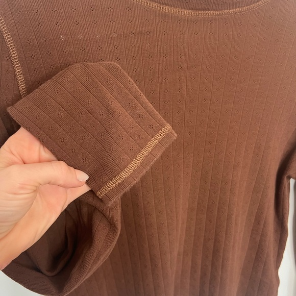AE Long Sleeve Mock Neck w/ Ribbing detail - Picture 5 of 9